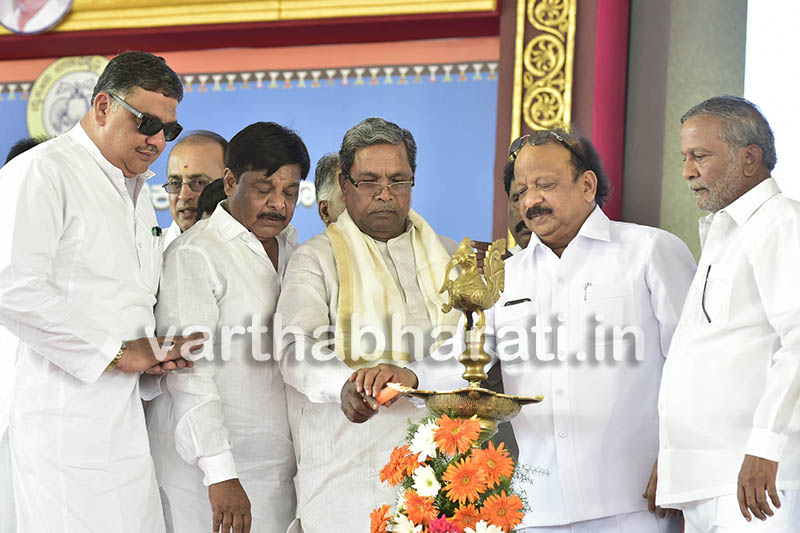 ಹಣ ಕೊಟ್ಟು ಹೆಣ ತೆಗೆದುಕೊಂಡು ಹೋಗಿ ಎನ್ನುವ ಹಾಗಿಲ್ಲ: ಖಾಸಗಿ ಆಸ್ಪತ್ರೆಗಳಿಗೆ ಸಿದ್ದರಾಮಯ್ಯ ಎಚ್ಚರಿಕೆ